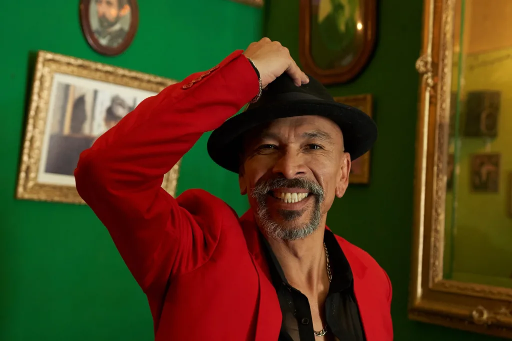 Ramón Farrelly presenta ‘El Juego’: Un vistazo a su nuevo videoclip