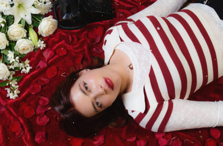 Sin Rumbo: La Revolución Musical de Conii y su Impactante Videoclip