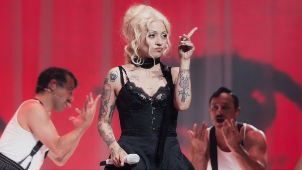 Mon Laferte y la Controversia que Sorprendió a los Fans