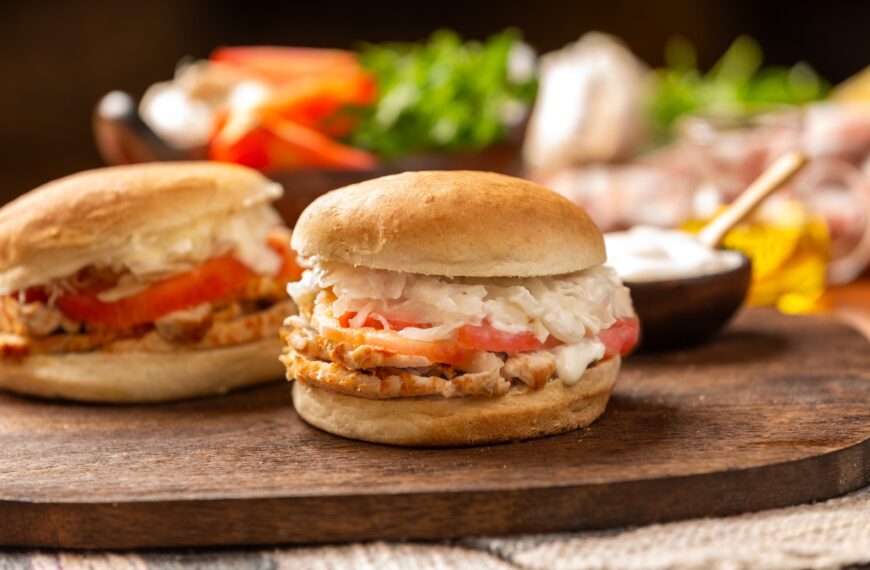 Lomito Chileno: La Historia Detrás del Clásico Sándwich Nacional