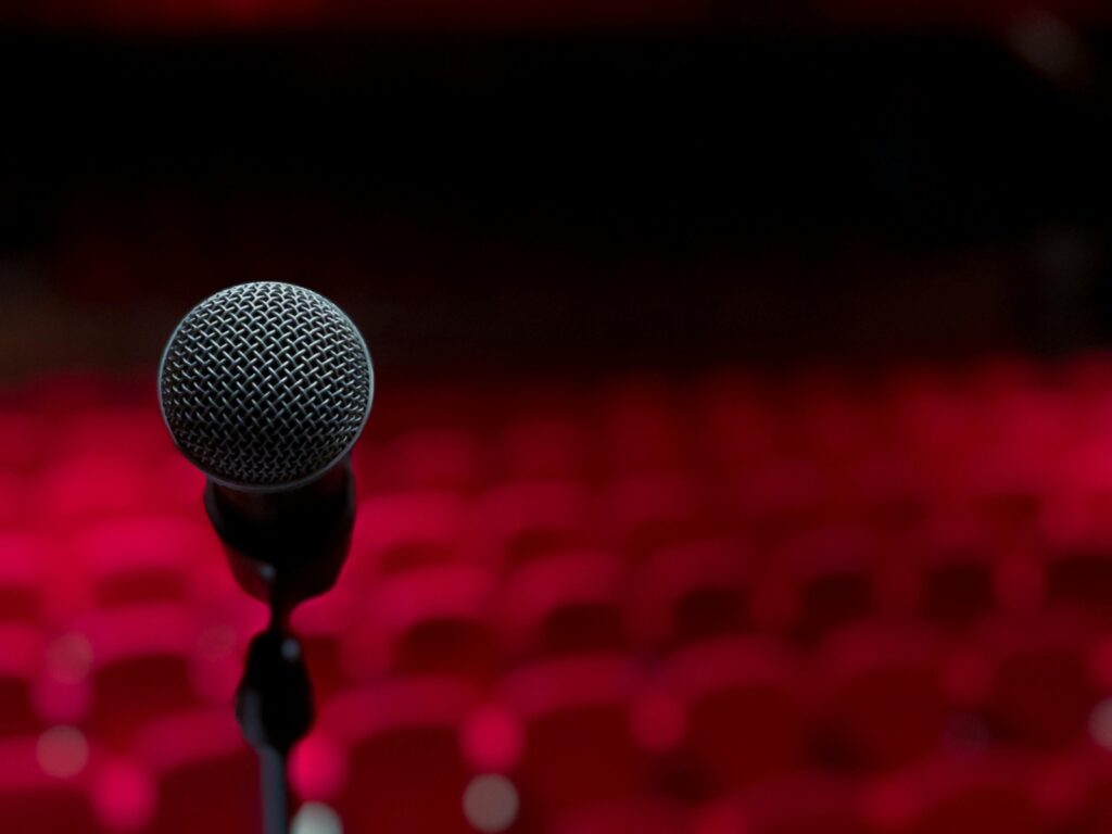 Stand Up en Septiembre: La Comedia que No Te Puedes Perder en Santiago